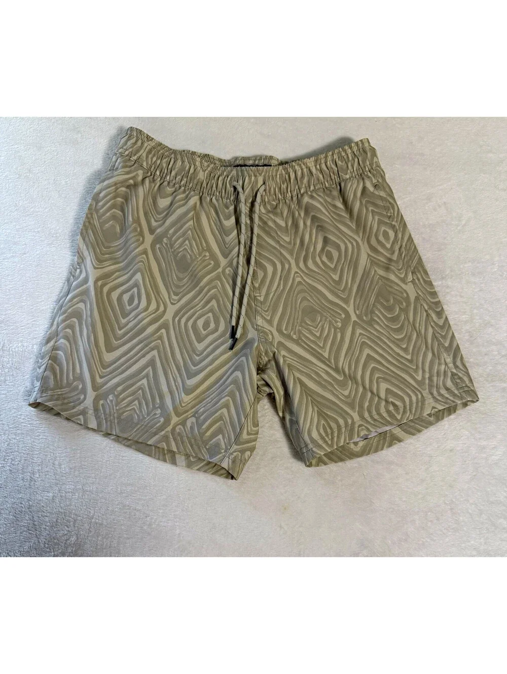 Maven Co-Op Buckle Men’s Swim Trunks M 6” Inseam Geometric Tan Board Shorts